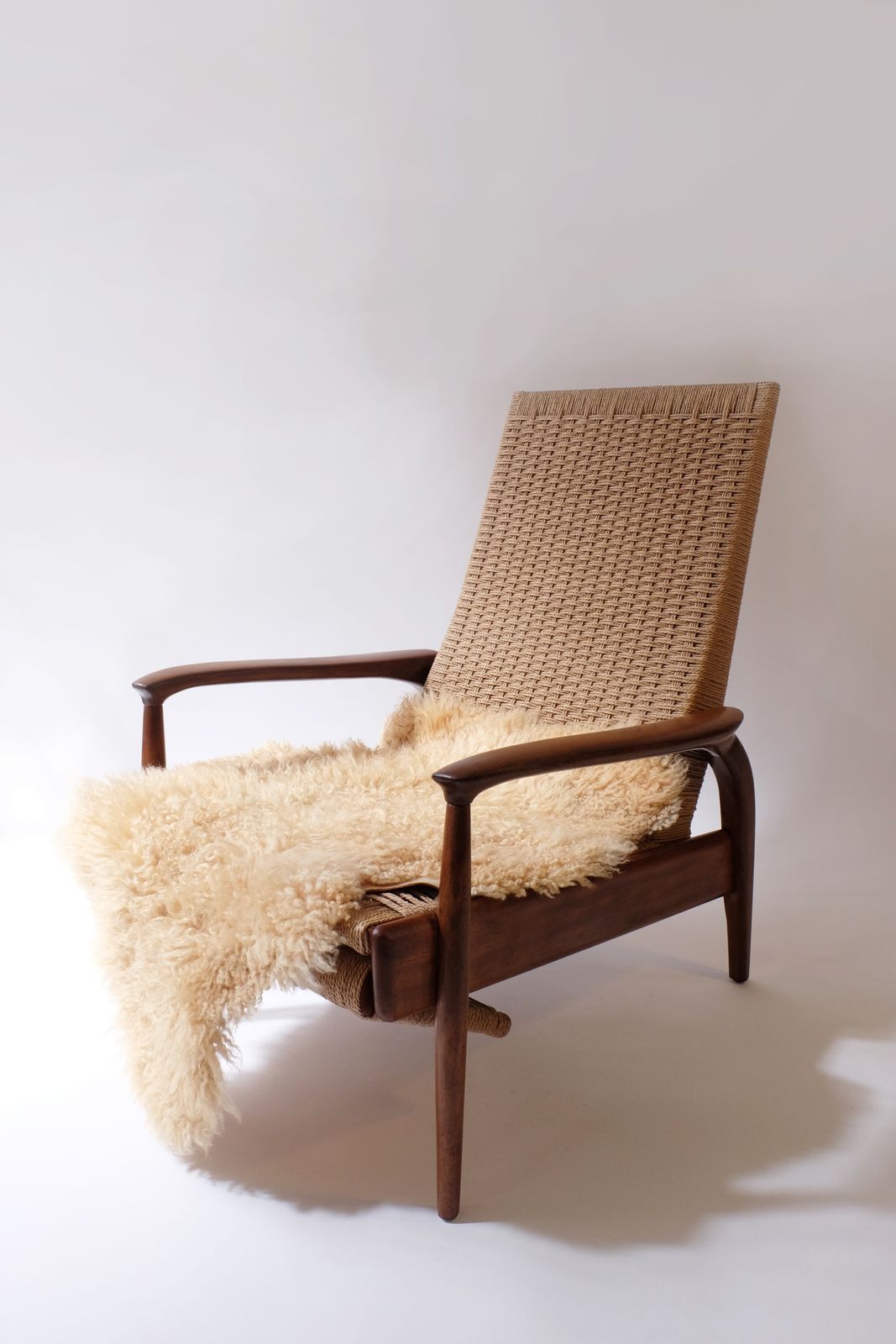 Mid Century Modern Reclining Lounge Chair photo vinterior