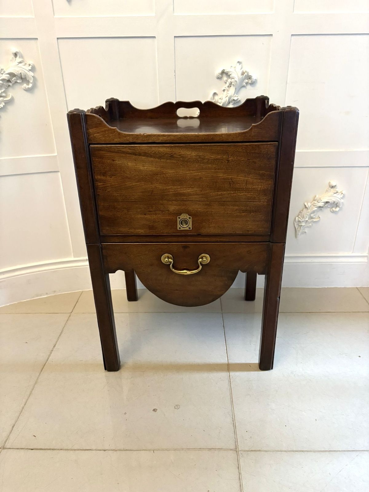 photo furniture Antique 18th Century Mahogan Bedside Table