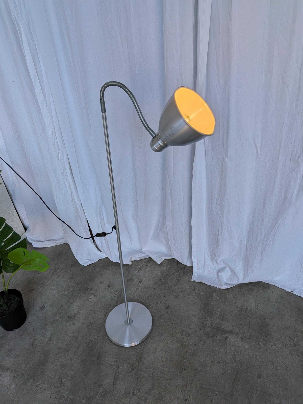 Vintage Adjustable Floor Lamp / Metal Adjustable Gooseneck Reading Light photo Lighting