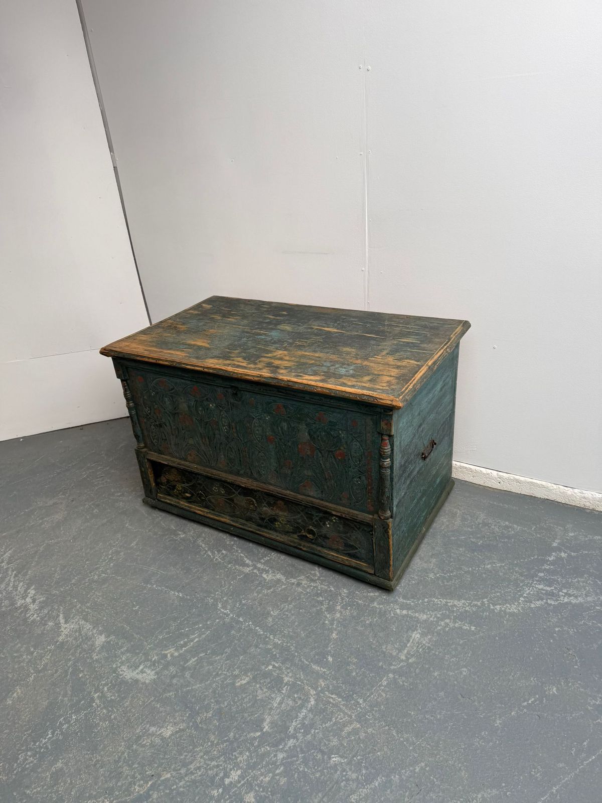 A Truly Amazing Genuine Hungarian Georgian Painted Teal Large Mule Chest