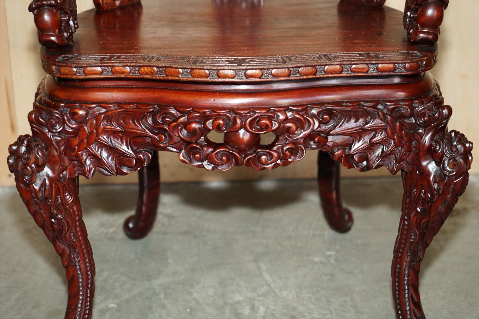 photo vinterior Antique Chinese Dragon Circa 1920's Ornate Deep Red Lacquered Throne Armchair