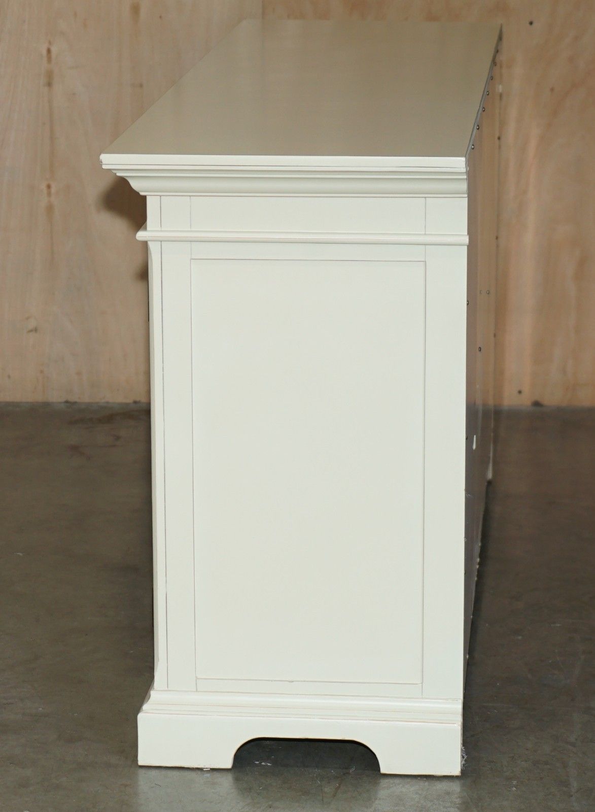 photo vinterior Lovely Decorative Cream French Country Display Cabinet Cupboard Sideboard