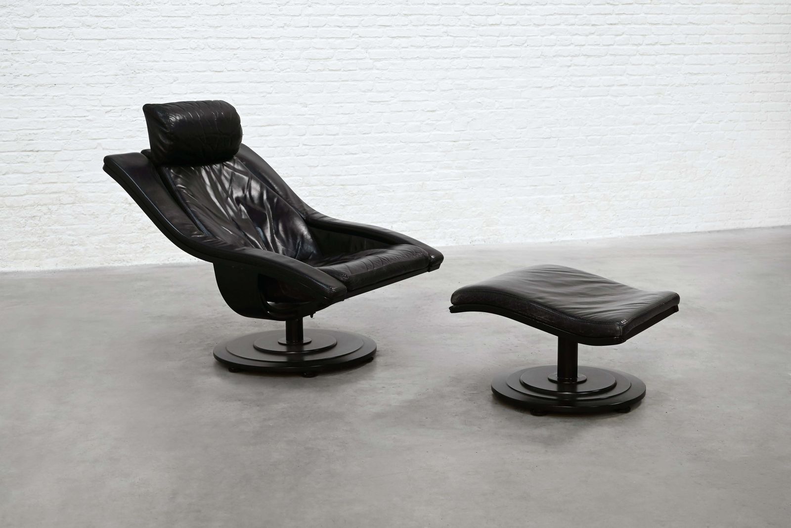 Swivel Lounge Chair And Ottoman By Takashi Okamura For Nelo Möbel Sweden photo for sale