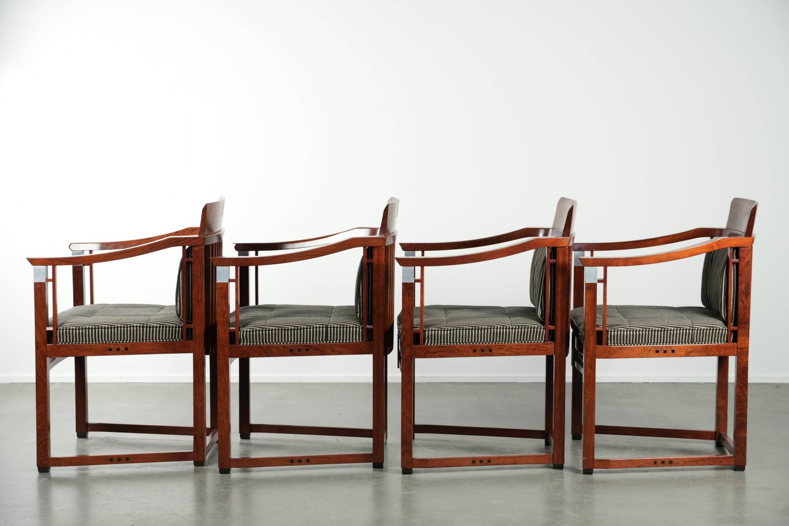 Set Van 4 Stoffen Eetkamerstoelen Met Armleuningen Uit De Decoforma Serie Van Schuitema, In Goede Staat photo 2697.0