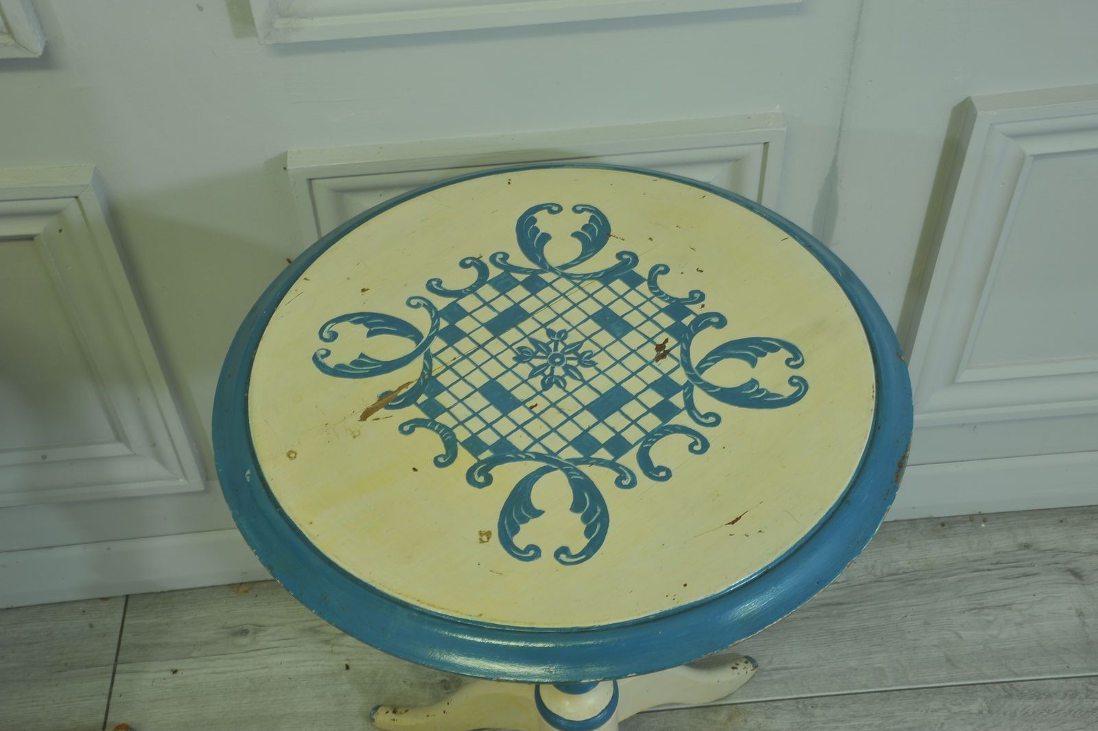 A Pair Of Vintage French Painted Side Bedside Lamp Drinks Tripod Tables photo vinterior