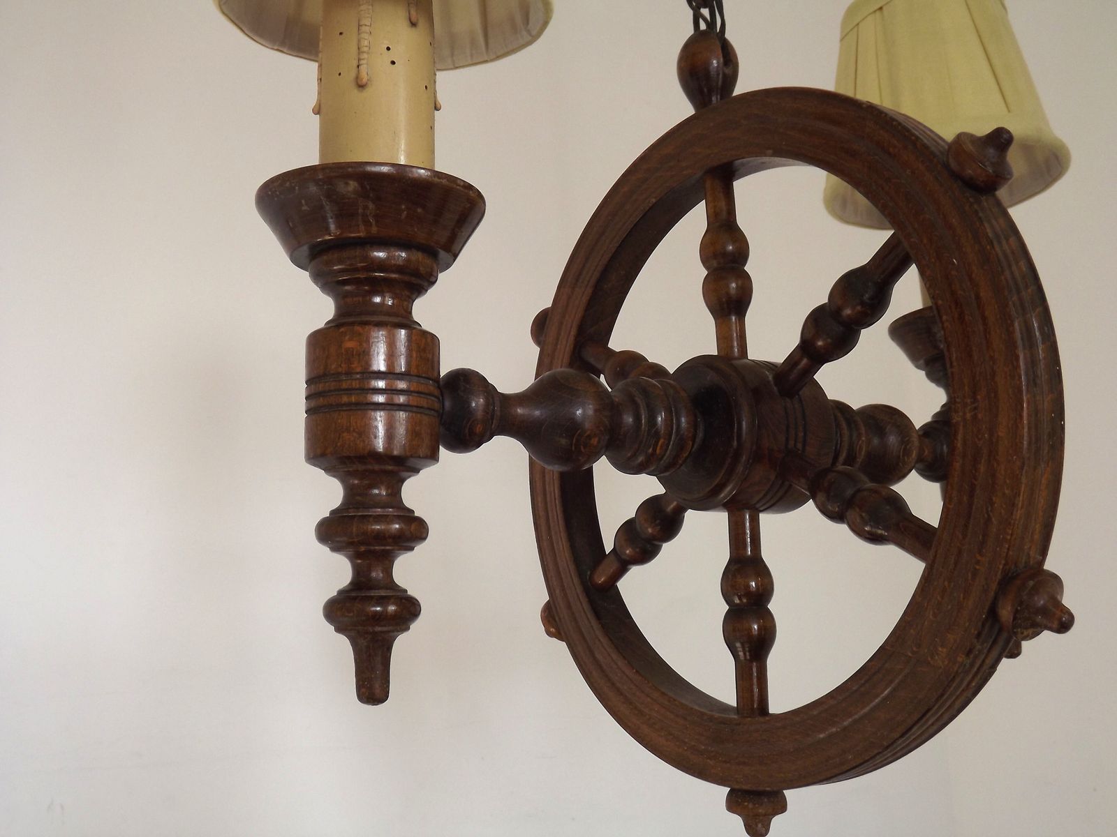 photo furniture Lustre 2 lumières de style campagne française en bois avec abat-jour en tissu crème