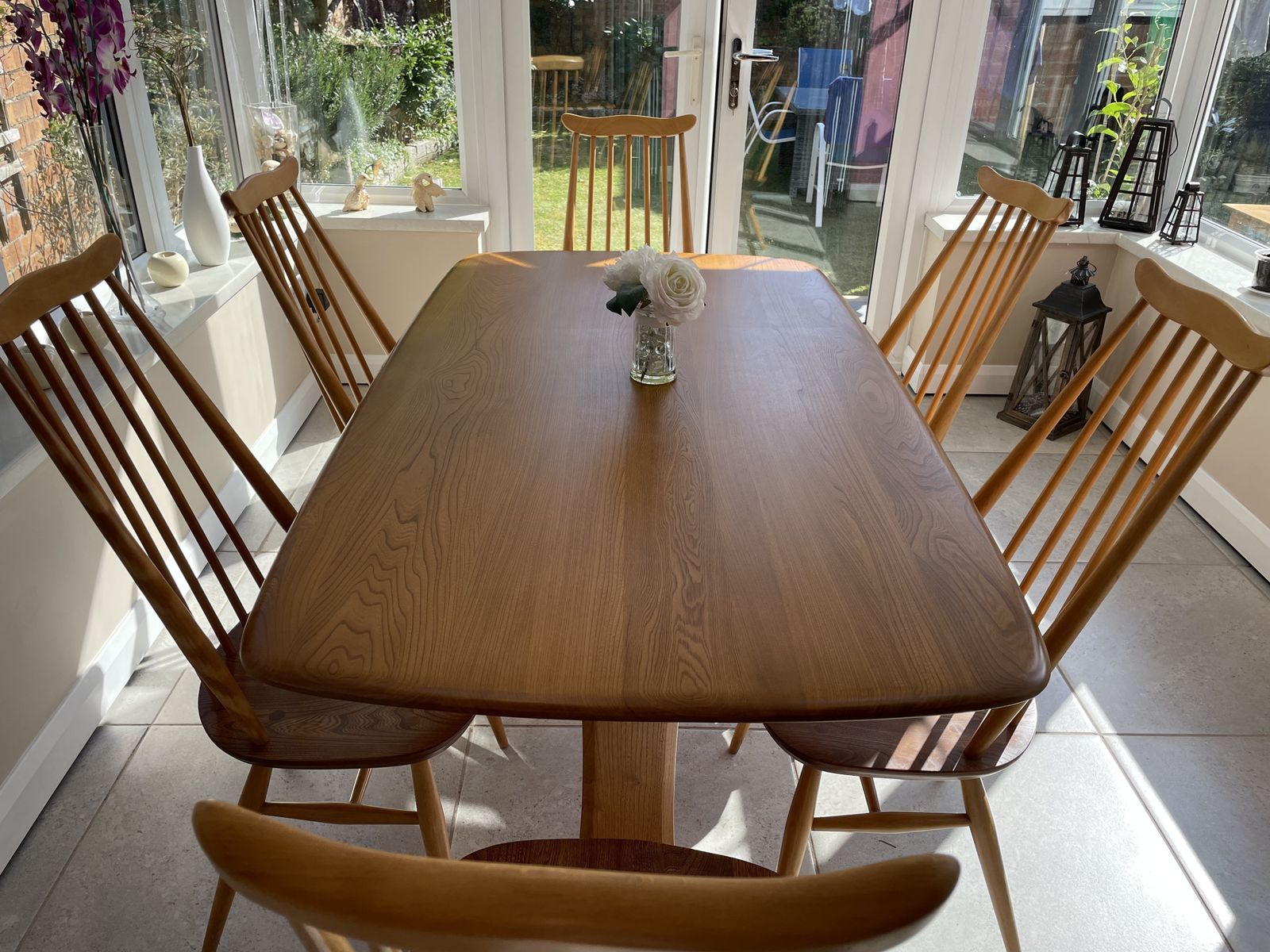 Ercol Windsor Dinning Table And 6 Goldsmith Chairs In Excellent Condition