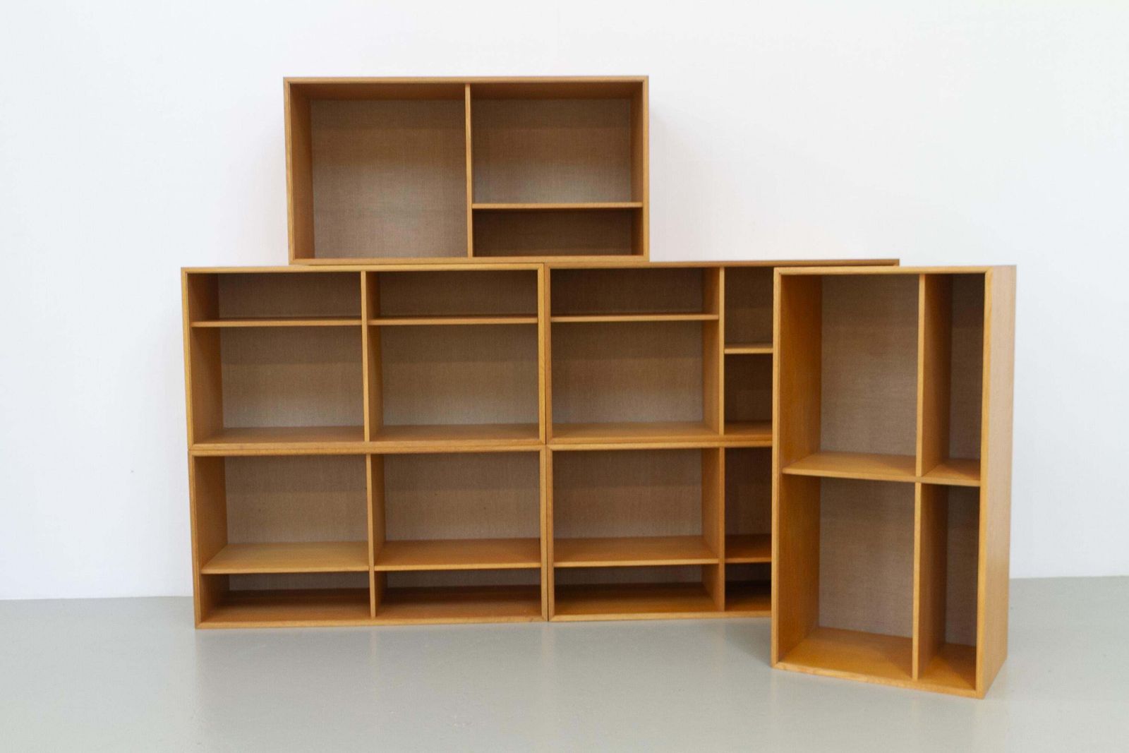 photo vintage Danish Modern Modular Oak And Hessian Bookcases By Hg, 1970s. Set Of 6.