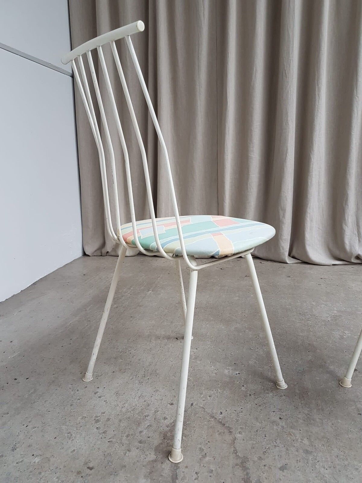 photo furniture Vtg Mid Century Pair Set Of 2 White Metal Modernist Dining  Kitchen Chairs  R45
