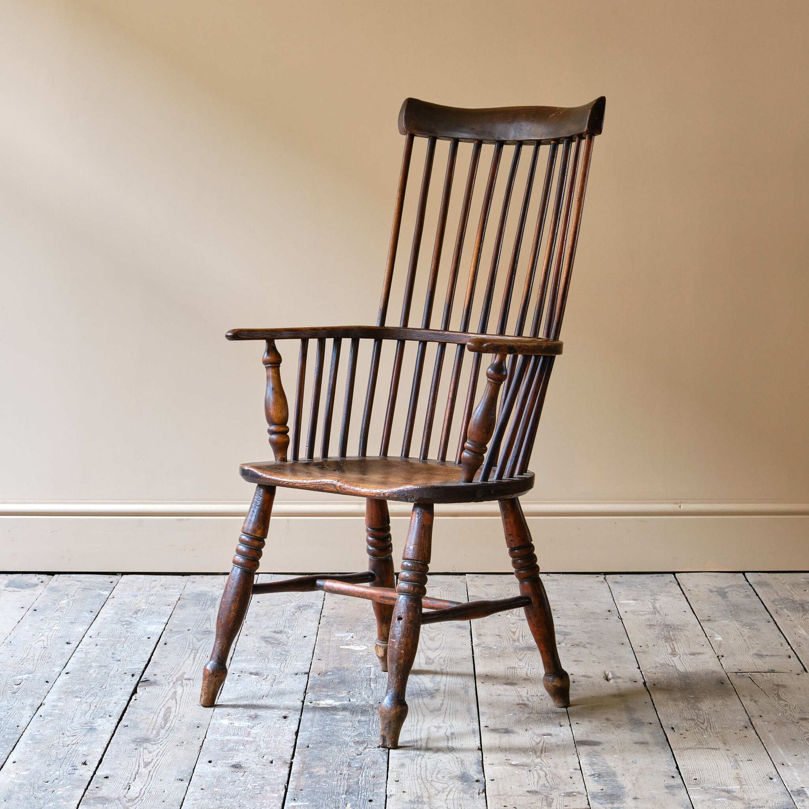 photo furniture Georgian Comb Back Windsor Chair