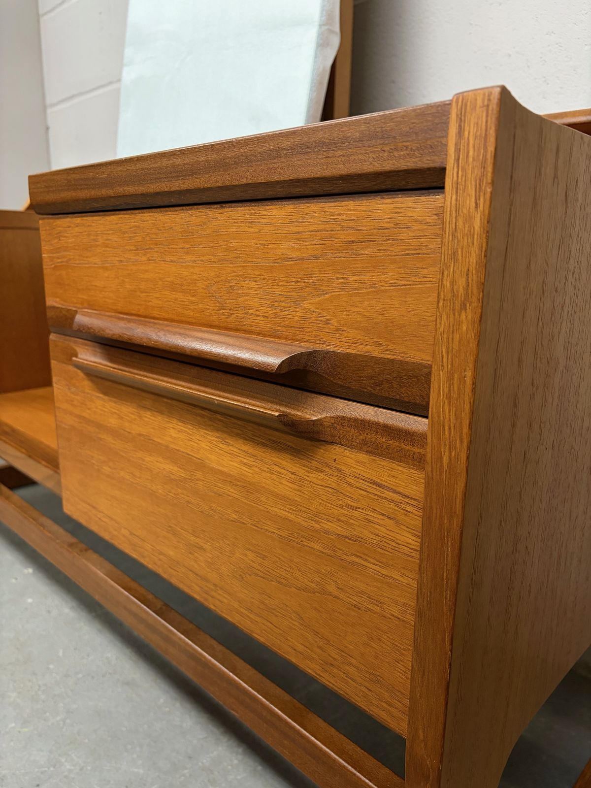 Meredew Mid Century Teak Dressing Table photo vinterior