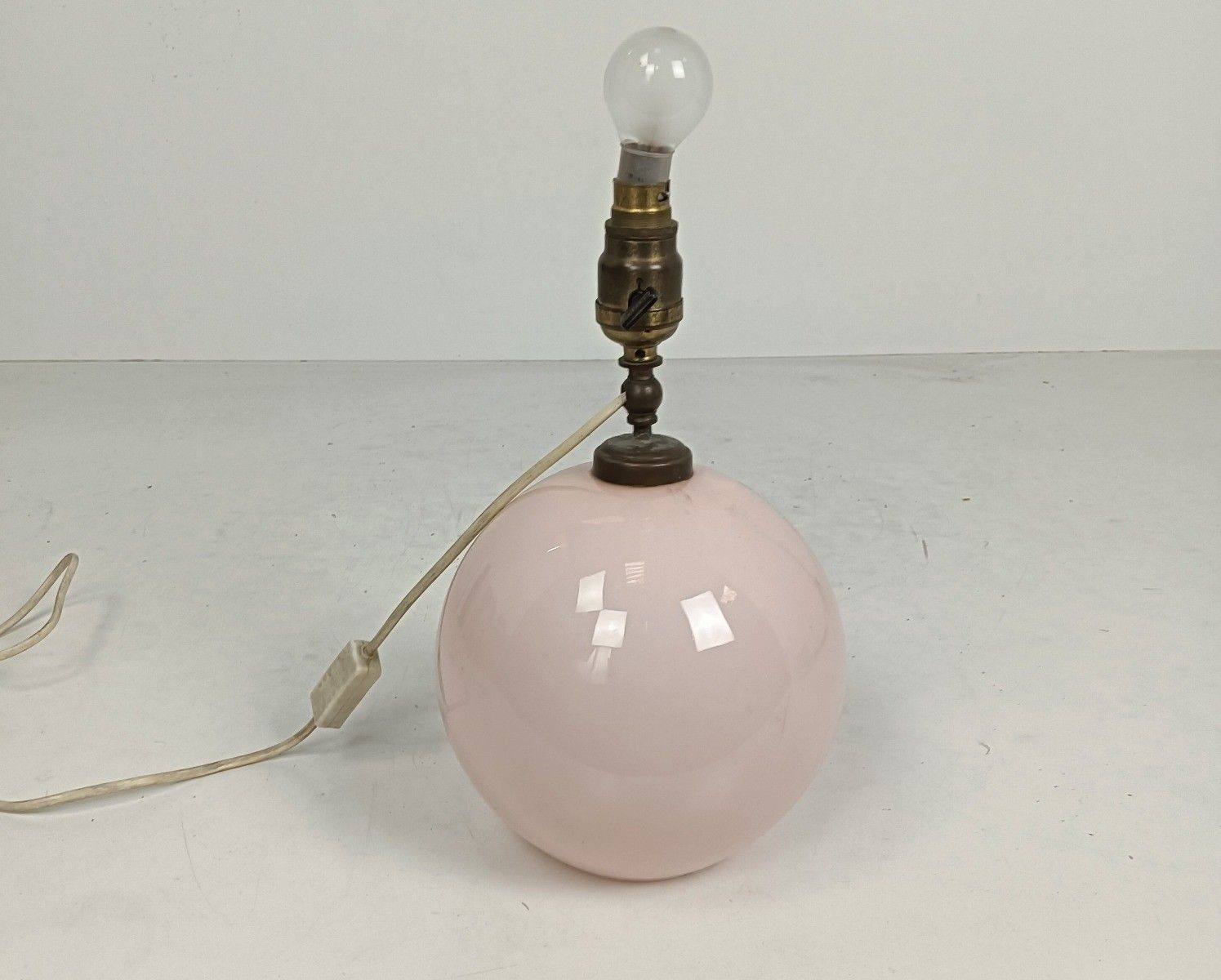 Lovely Pink Table Desk Lamp Glass Ball Baby Pink Vintage photo vinterior