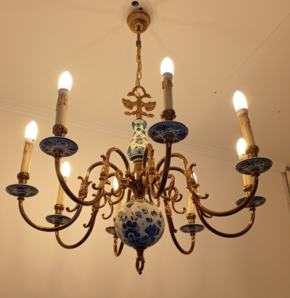 L Dutch Delft Blue White Chandelier Porcelain Ornate Brass 8 Lights Arms Vintage photo vintage