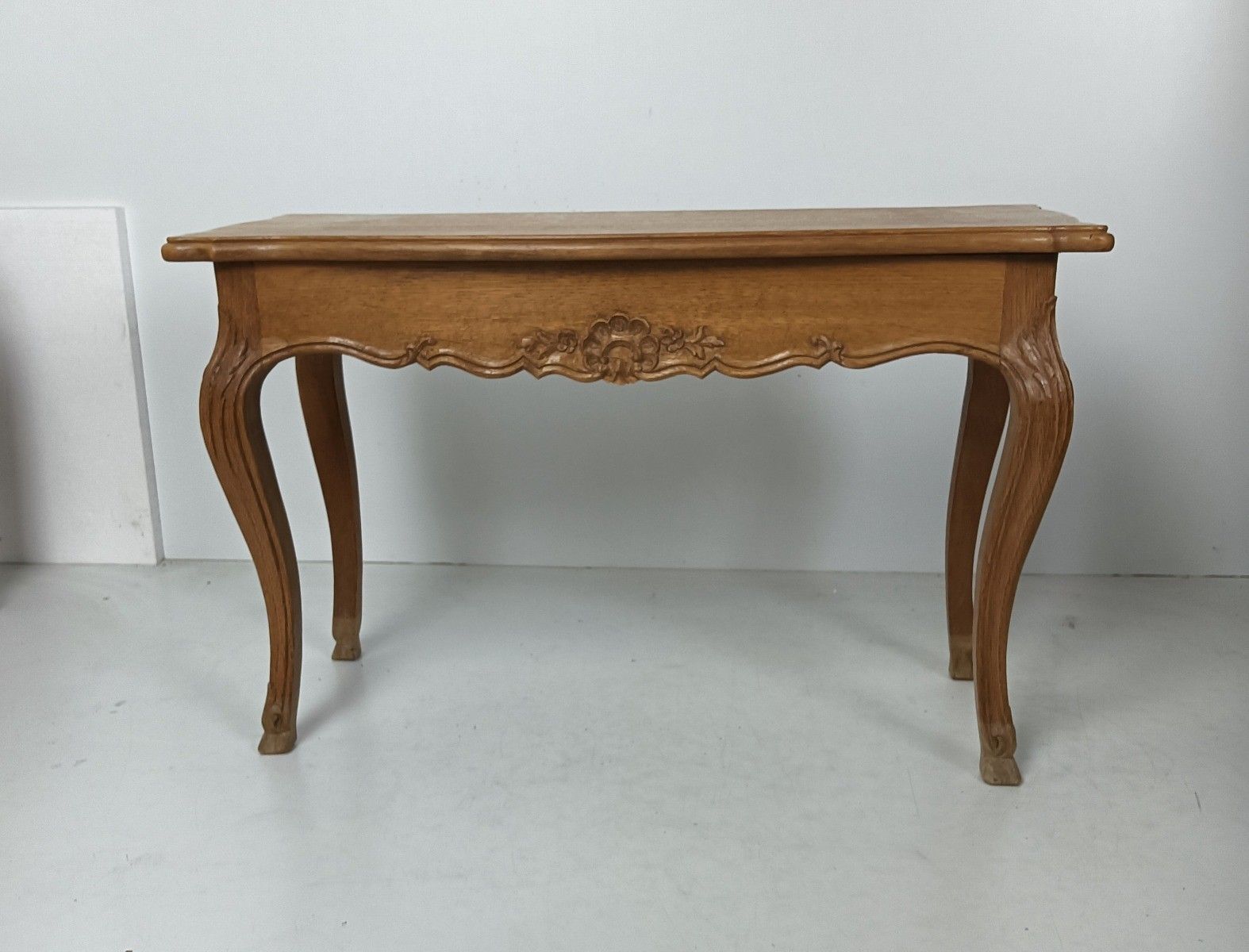 Louis XV/XVI Style  Carved Wood Vintage Side Coffee Wine Occasional Table Lovely photo 325.0