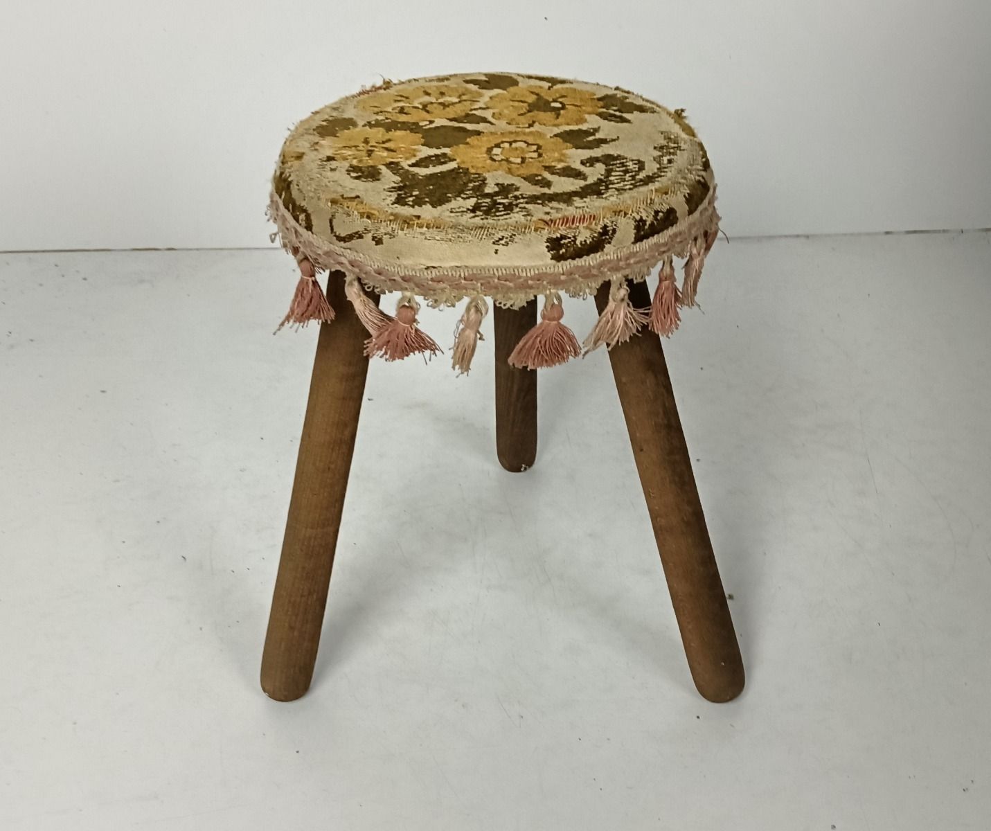 Hand Carved Wood Milking Stool Pedestal Table Pedestal Barn Style With Fabric On photo 161.0