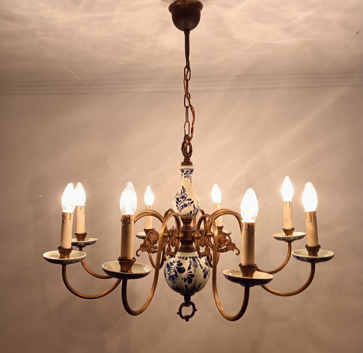 photo furniture Dutch Delft Blue White Chandelier Porcelain Ornate Brass 8 Lights Arms Vintage F