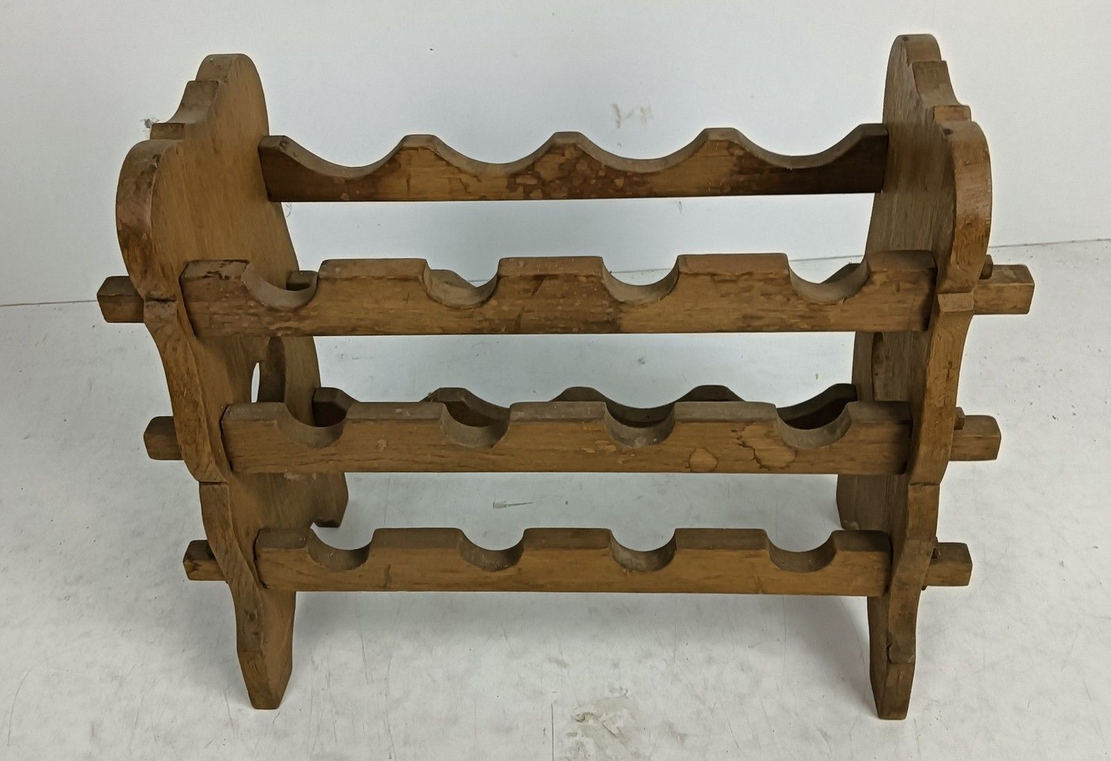 photo furniture Vintage Wooden Wine Rack Bottle Holder Wood 12 Bottles Farmhouse Style Hearts