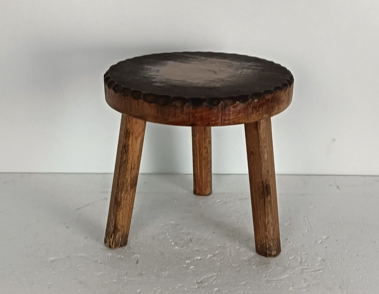 Antique Milking Stool Tripod Carved Wood Side Table Plant Stand Pedestal Barn St photo 179.0