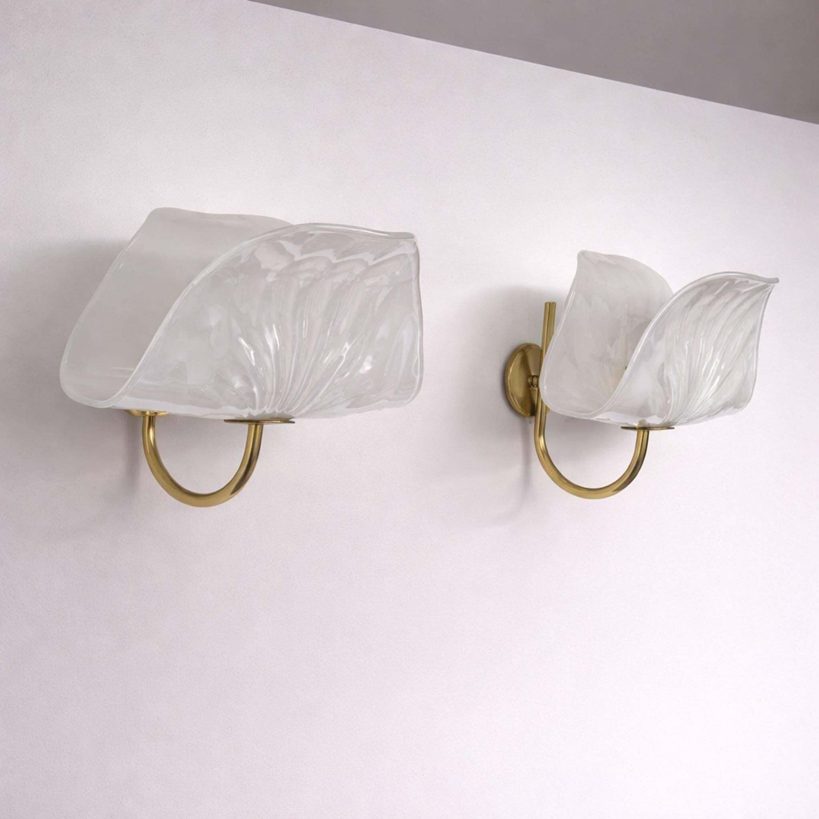 photo furniture Pair Of Leaf Murano Glass And Brass Wall Lights By Paf Studio, Italy, 1970s