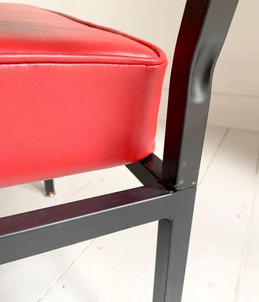 photo vintage Mid Century Modern Red Vinyl Cocktail / Lounge Chair, Black Frame, 2 Of 2