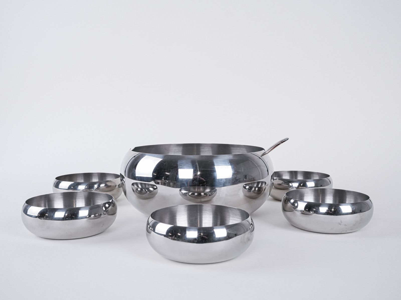 Set Of Stainless Steel Bowls, Italian Design, 1980s, Made In Italy photo vinterior