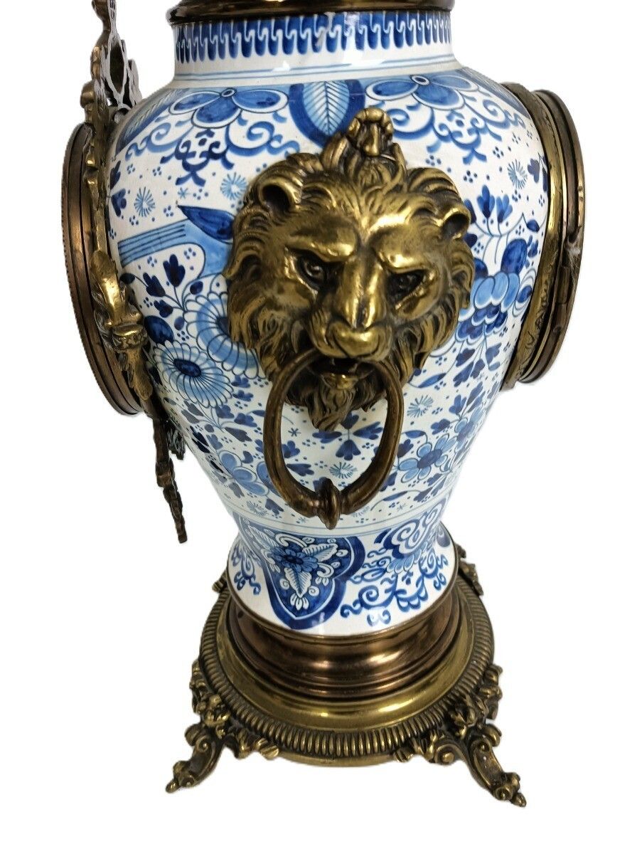 1122.0 Garniture Set Of 3 Mantle Pieces Clock Two Candelabras Porcelain Delft Blue Whit photo