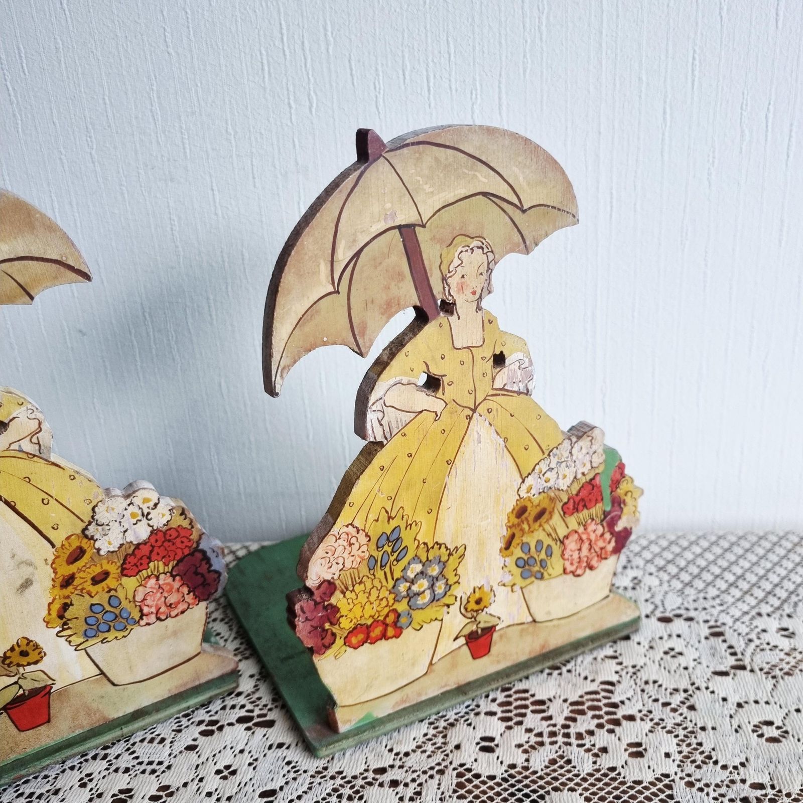 Art Deco Die Cut Pair Of Vintage Bookends Depicting Crinoline Lady photo 54.0