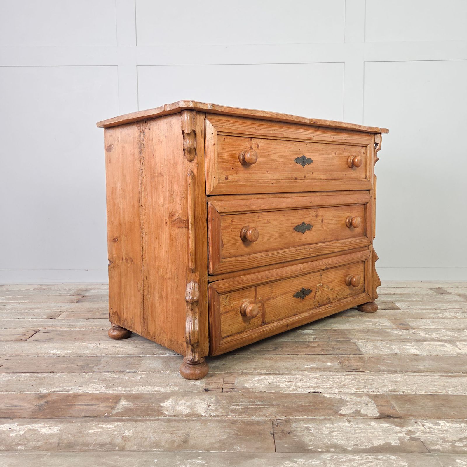 photo furniture Antique Pine Chest Of Drawers Country Style