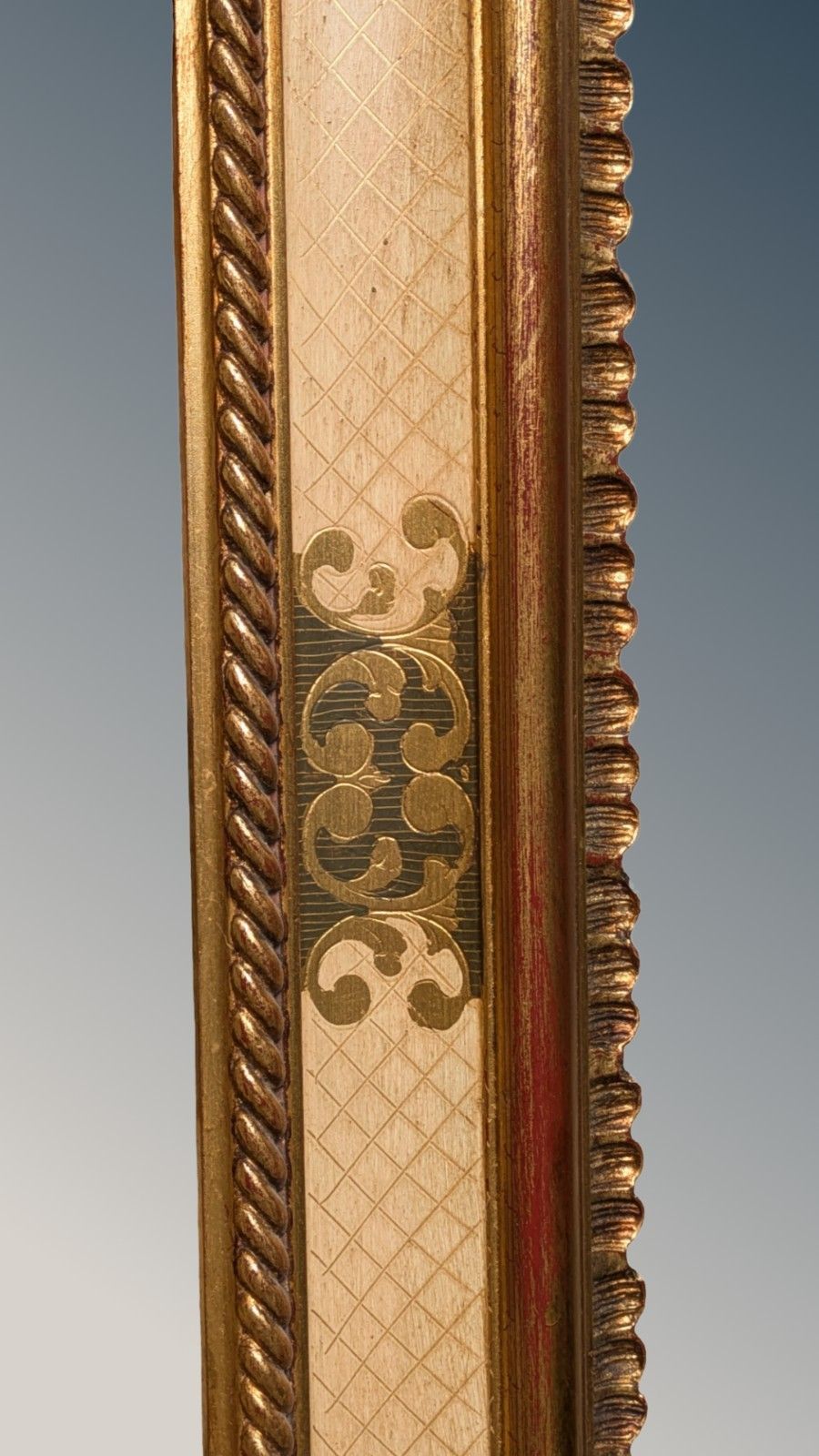 Good Decorative Italian Gilt Frame photo vinterior