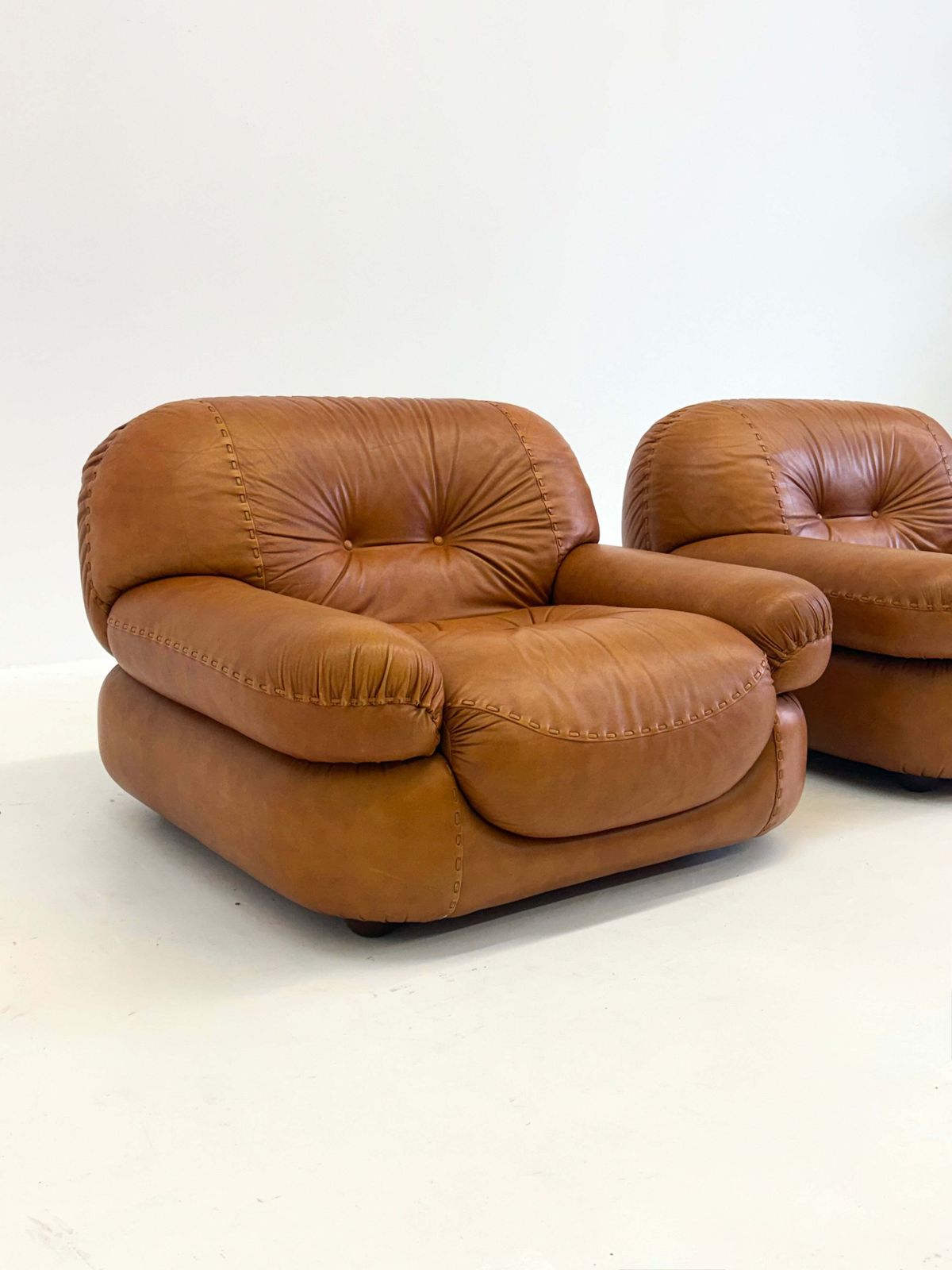 Cognac Brown Leather Sapporo Armchair For Mobil Girgi photo vinterior
