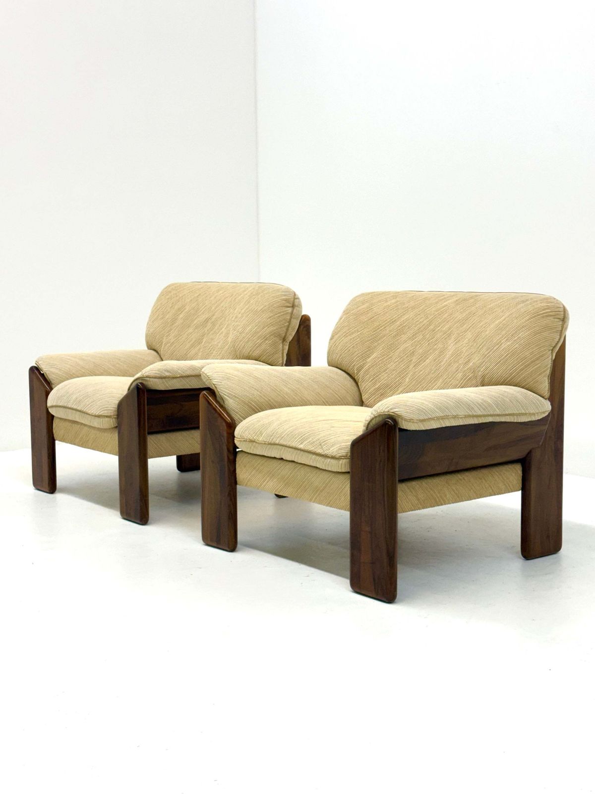 Sapporo Fauteuils Van Mario Marenco Voor Mobil Girgi photo for sale