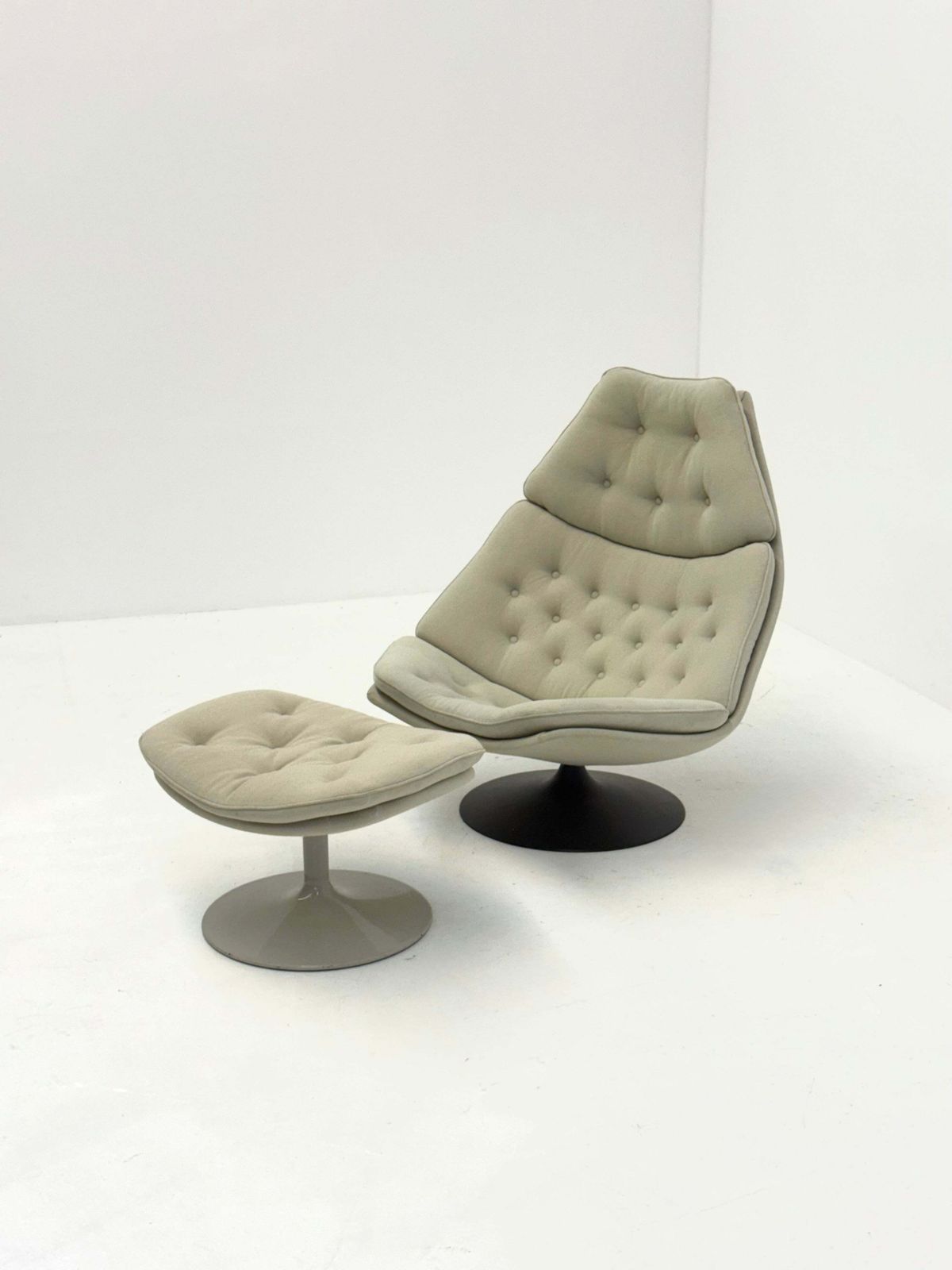 Artifort F588 Lounge Chair With Ottoman By Geoffrey Harcourt photo Furniture