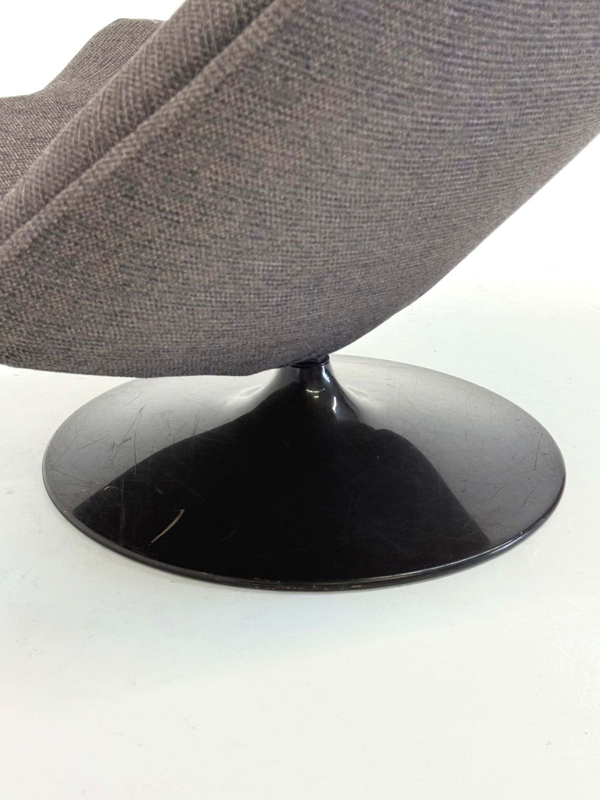 photo for sale Artifort F510 Armchair By Geoffrey Harcourt