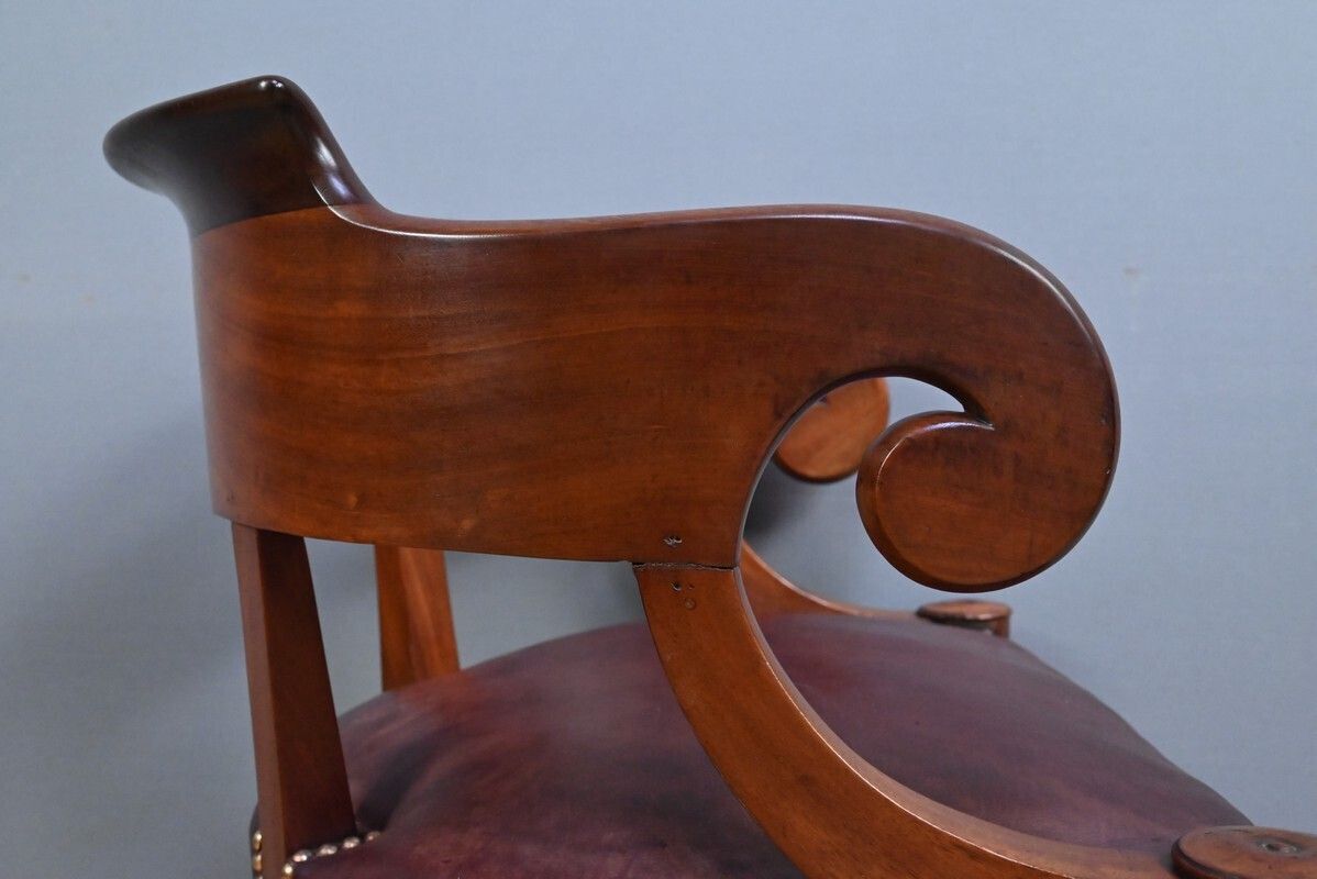 photo vinterior Mahogany Office Chair, Restoration Period – Early 19th Century