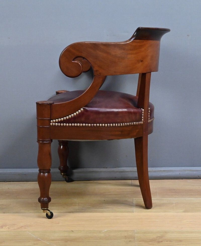 photo vintage Mahogany Office Chair, Restoration Period – Early 19th Century
