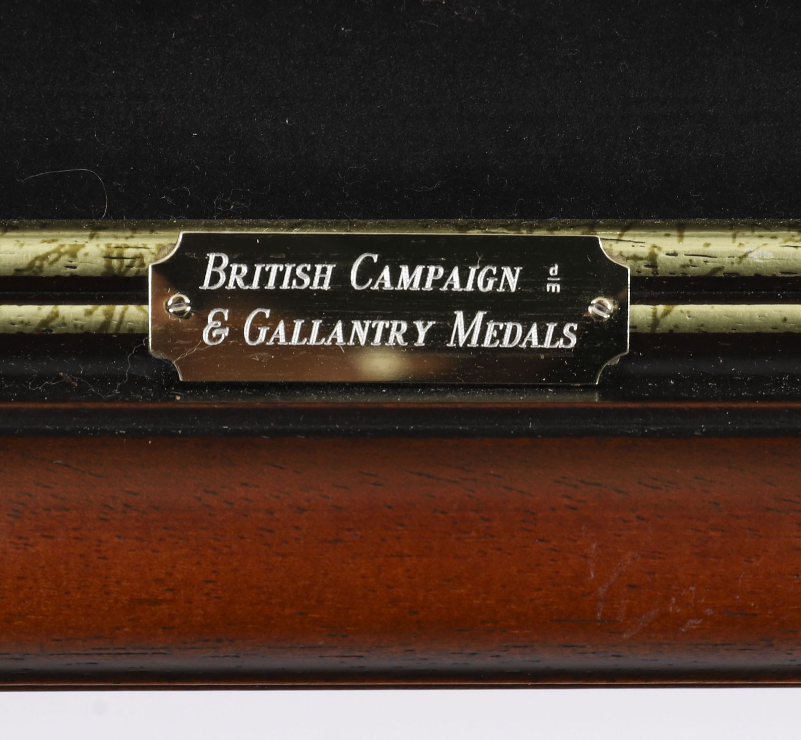 photo vinterior Framed Display Of British Gallantry & Campaign Medals 20th Century