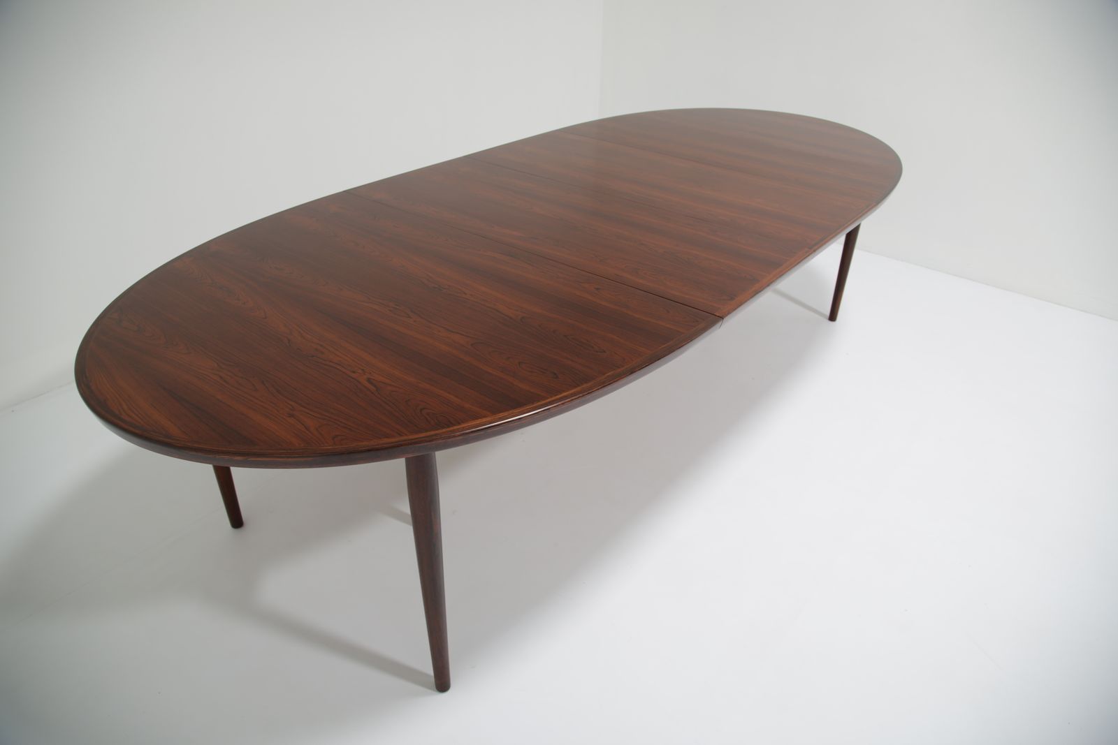 Arne Vodder Model 212 Figured Rosewood Dining Table: 10 Seater Extending 10 Seater For Sibast Mobler, 1960s photo Furniture