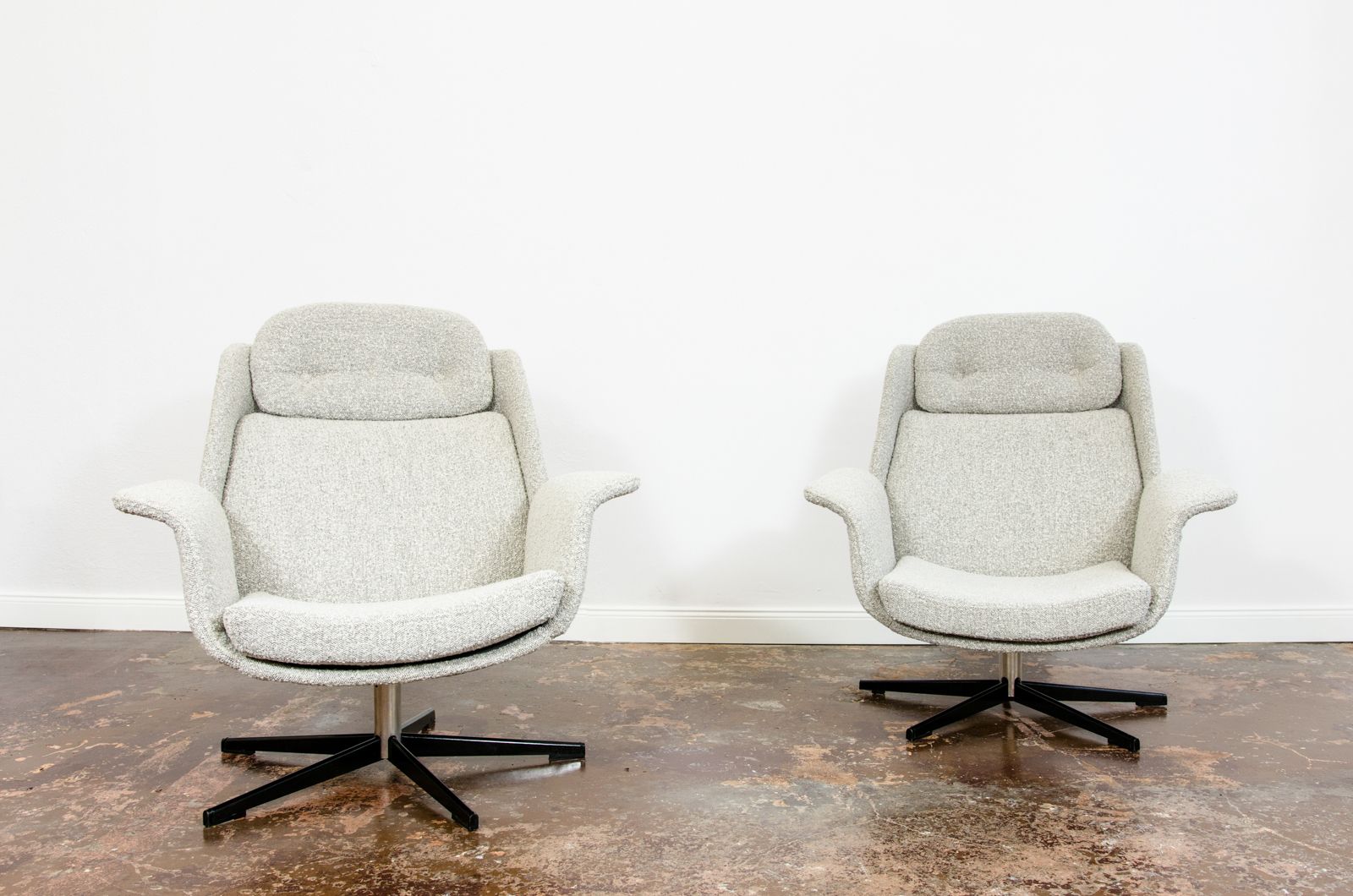 Furniture Vintage Large Swivel Chairs "B7041" From Zpm Radomsko, Poland, 1970 photo