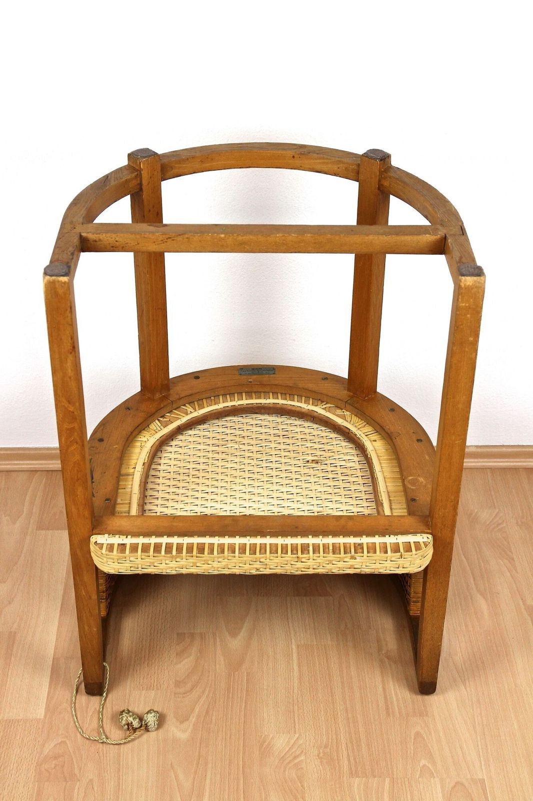 photo vinterior 20th Century Art Nouveau Armchair Mod. 1307 By Prag Rudniker, Austria Ca. 1903