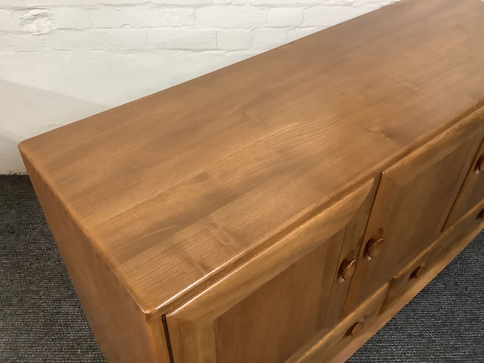 Ercol Windsor 468 Sideboard In Excellent Original Condition. photo buy