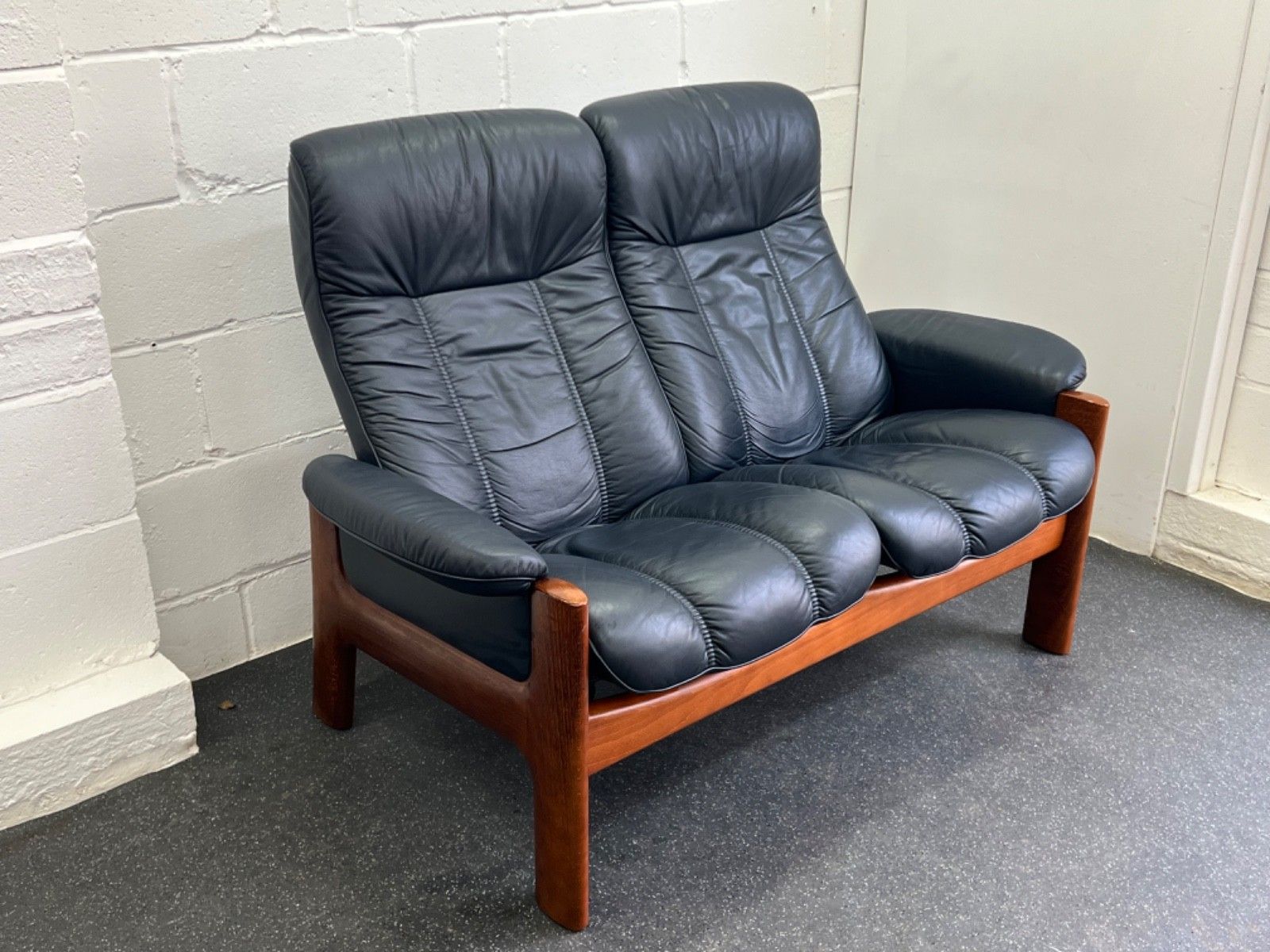 Vintage Ekornes Leather And Teak Montana Stressless Sofa Retro (Delivery Availab photo for sale
