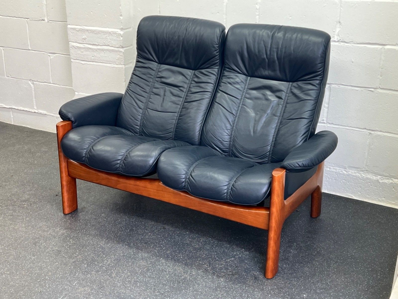 Vintage Ekornes Leather And Teak Montana Stressless Sofa Retro (Delivery Availab photo buy