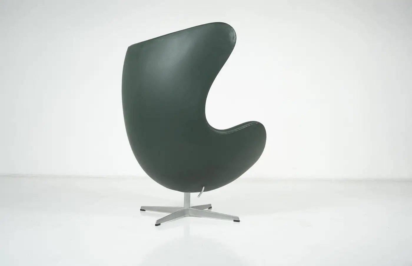 Egg Chair And Ottoman By Arne Jacobsen For Fritz Hansen, 2000s photo Furniture