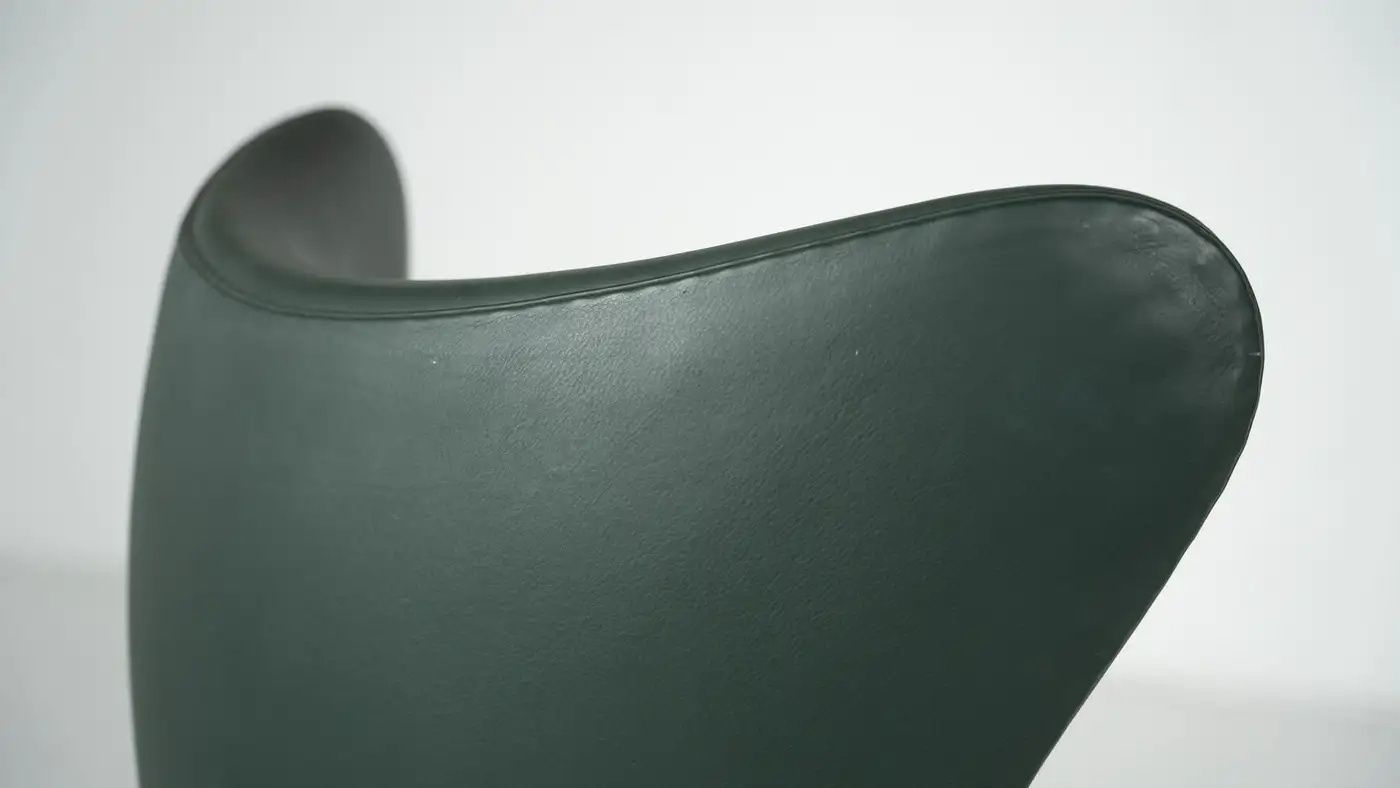 Egg Chair And Ottoman By Arne Jacobsen For Fritz Hansen, 2000s photo 7500.0
