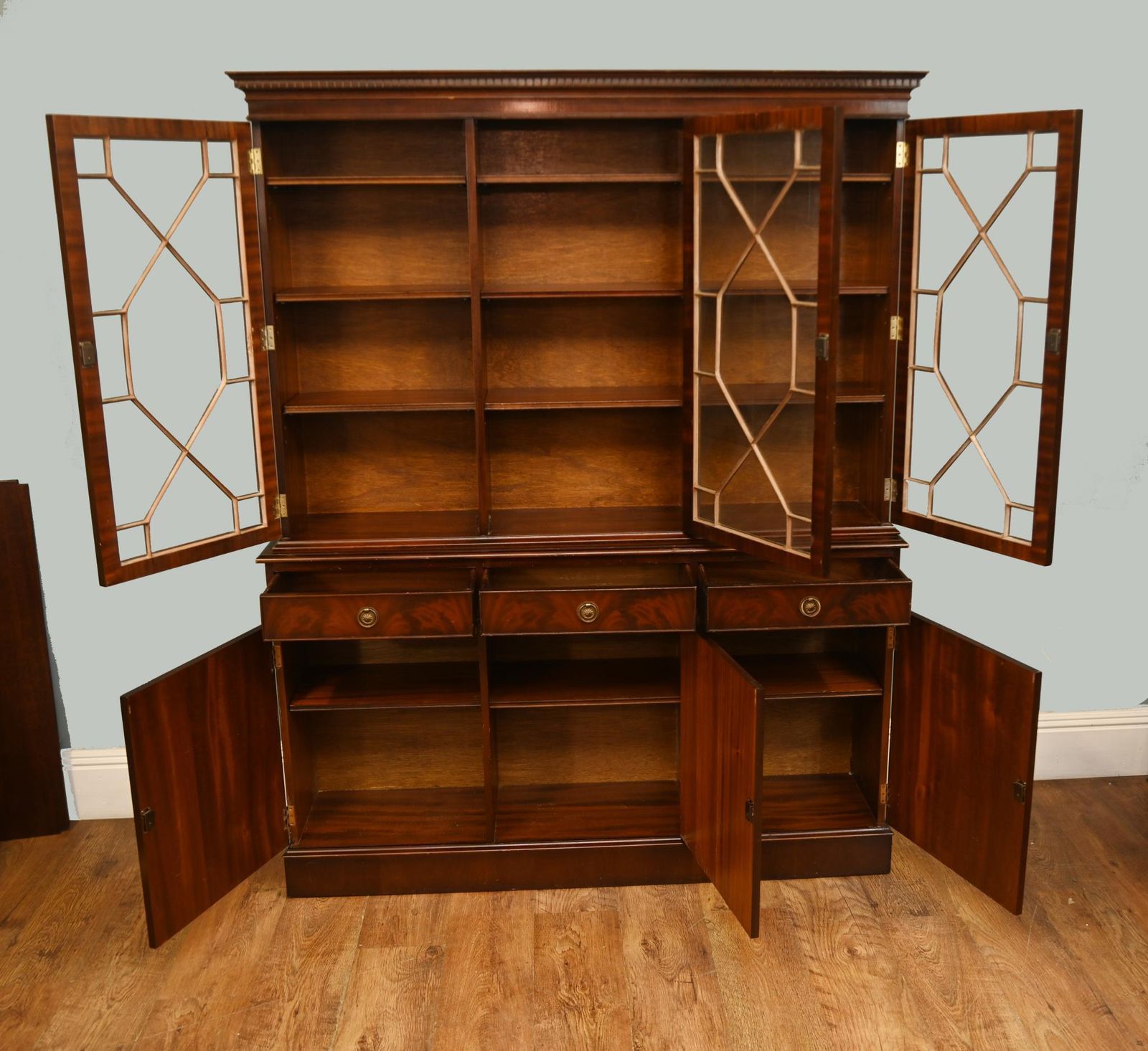Georgian Revival Mahogany Bookcase Cabinet photo vinterior