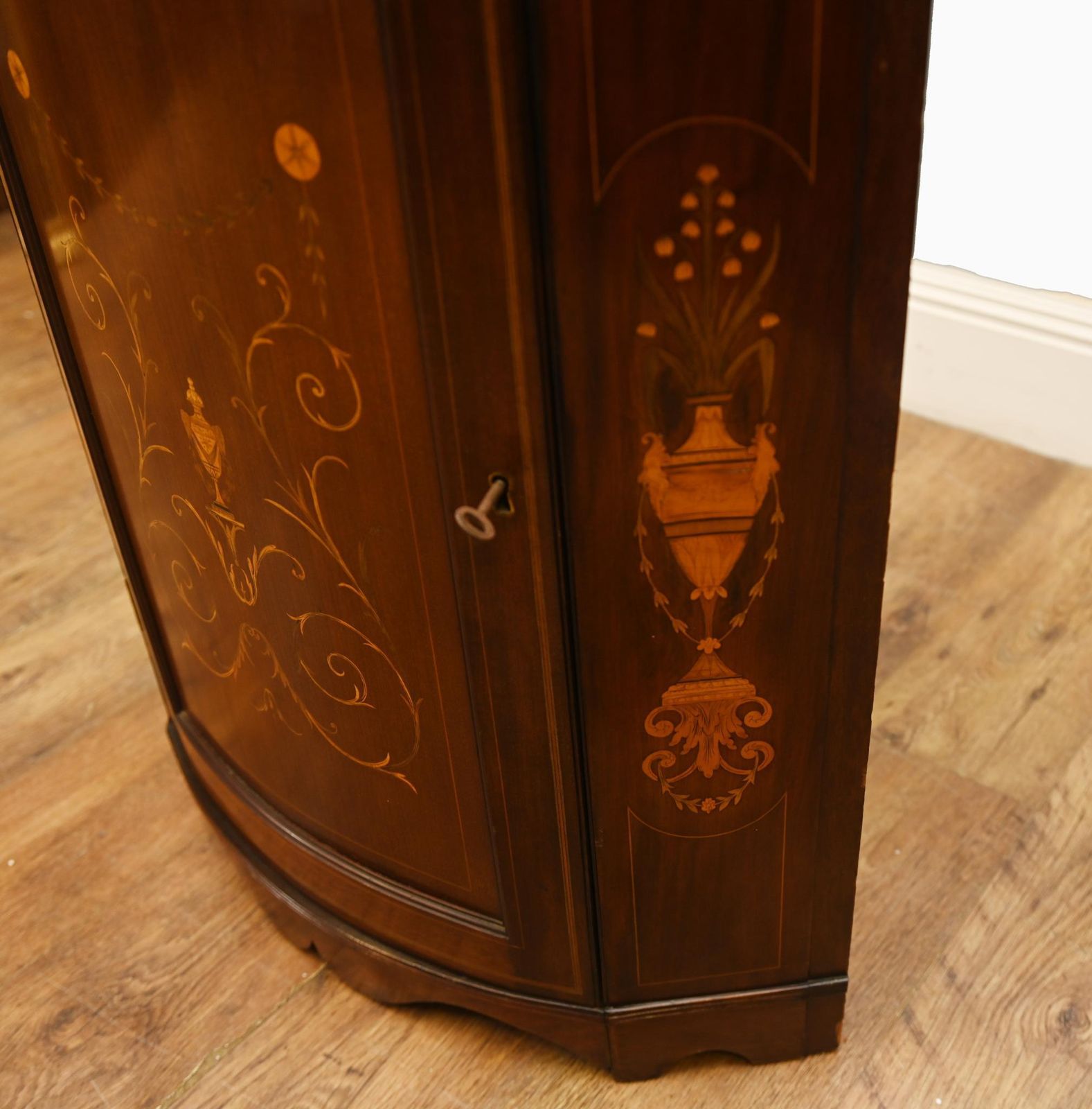 Edwardian Inlaid Mahogany Corner Display Cabinet 1910 photo vinterior