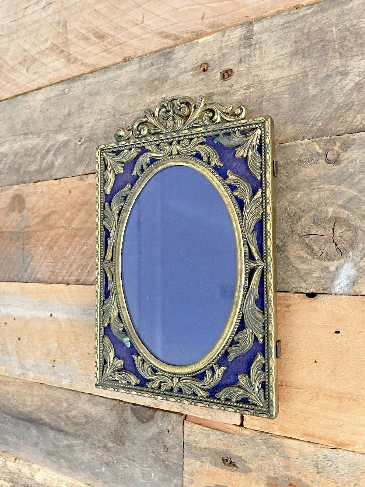 photo vinterior Vintage Italian Ornate Gilt Metal Rococo Easel Wall Photo Picture Frame Acanthus