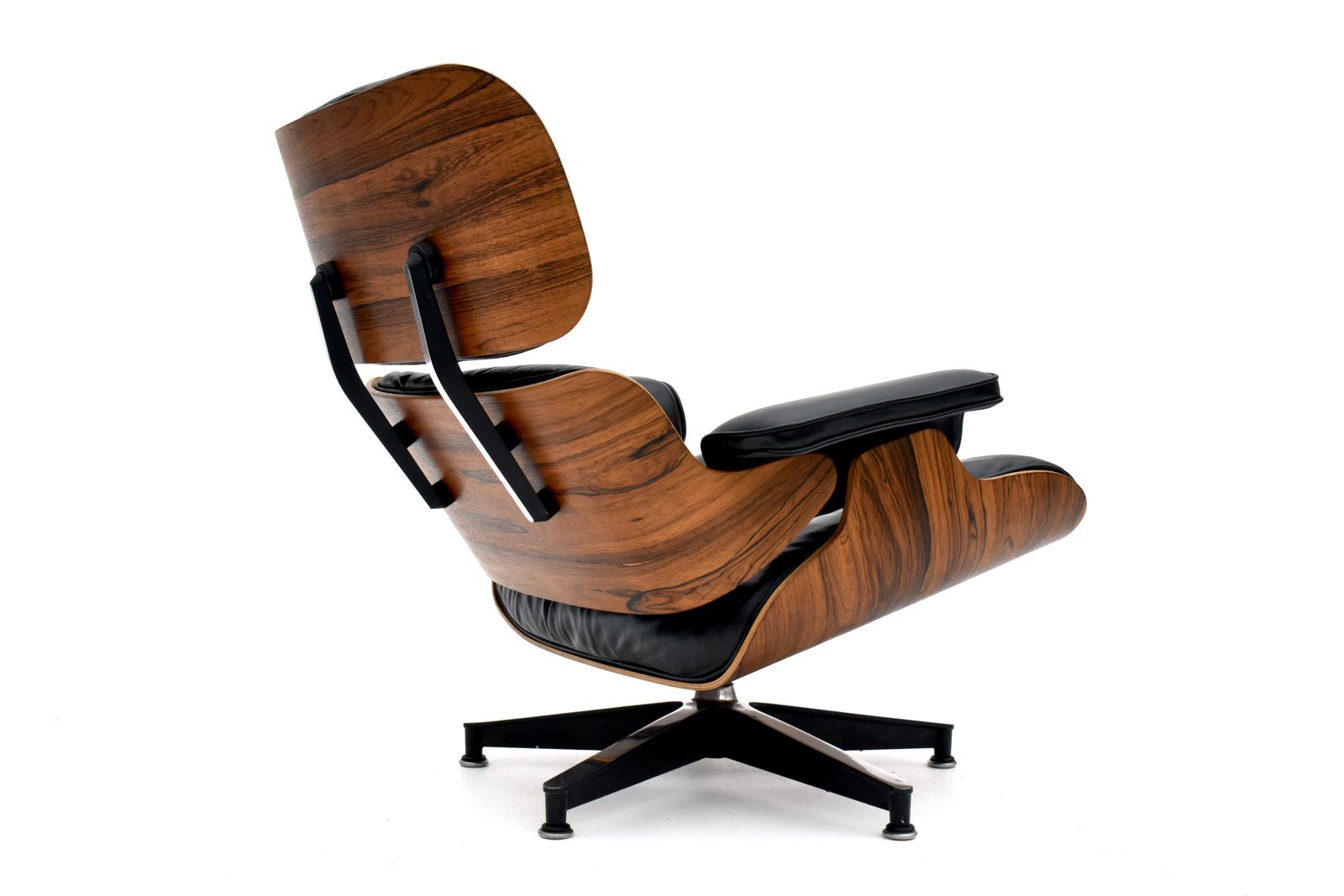photo buy Early 1960s  Production Vintage Eames Lounge Chair For Herman Miller