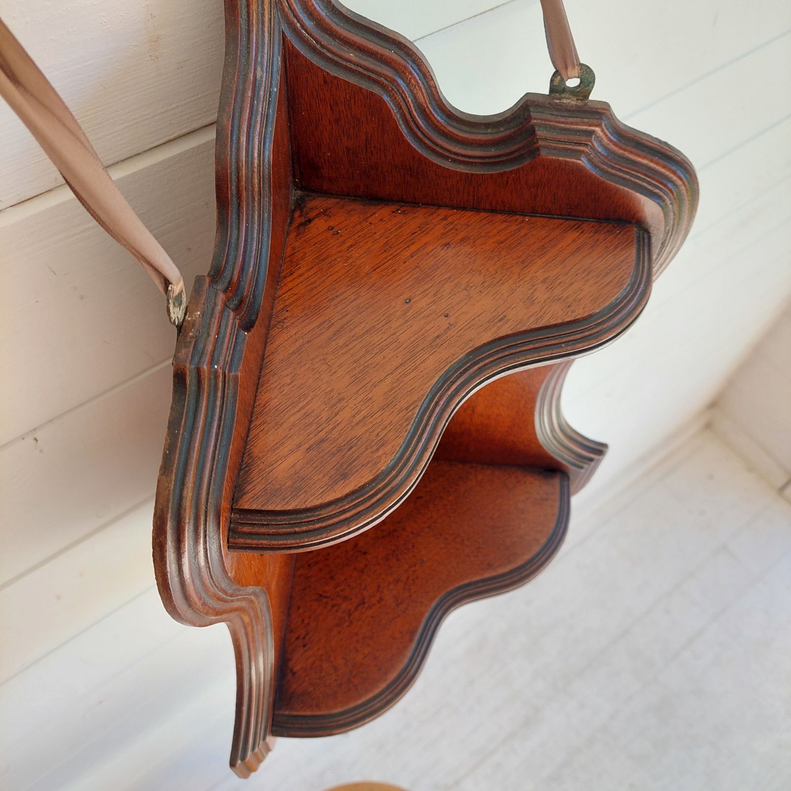photo vintage Antique Mahogany Corner Shelf Wall Shelving Hanging Shelf Unit 19th Century