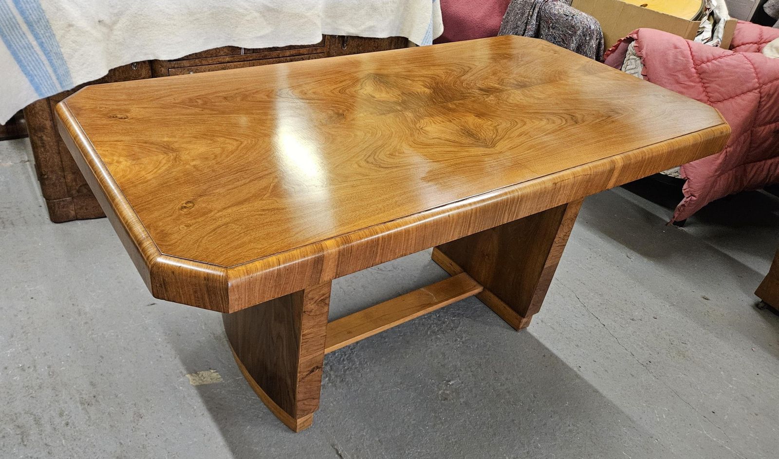photo furniture Art Deco Walnut Pedestal Dining Table